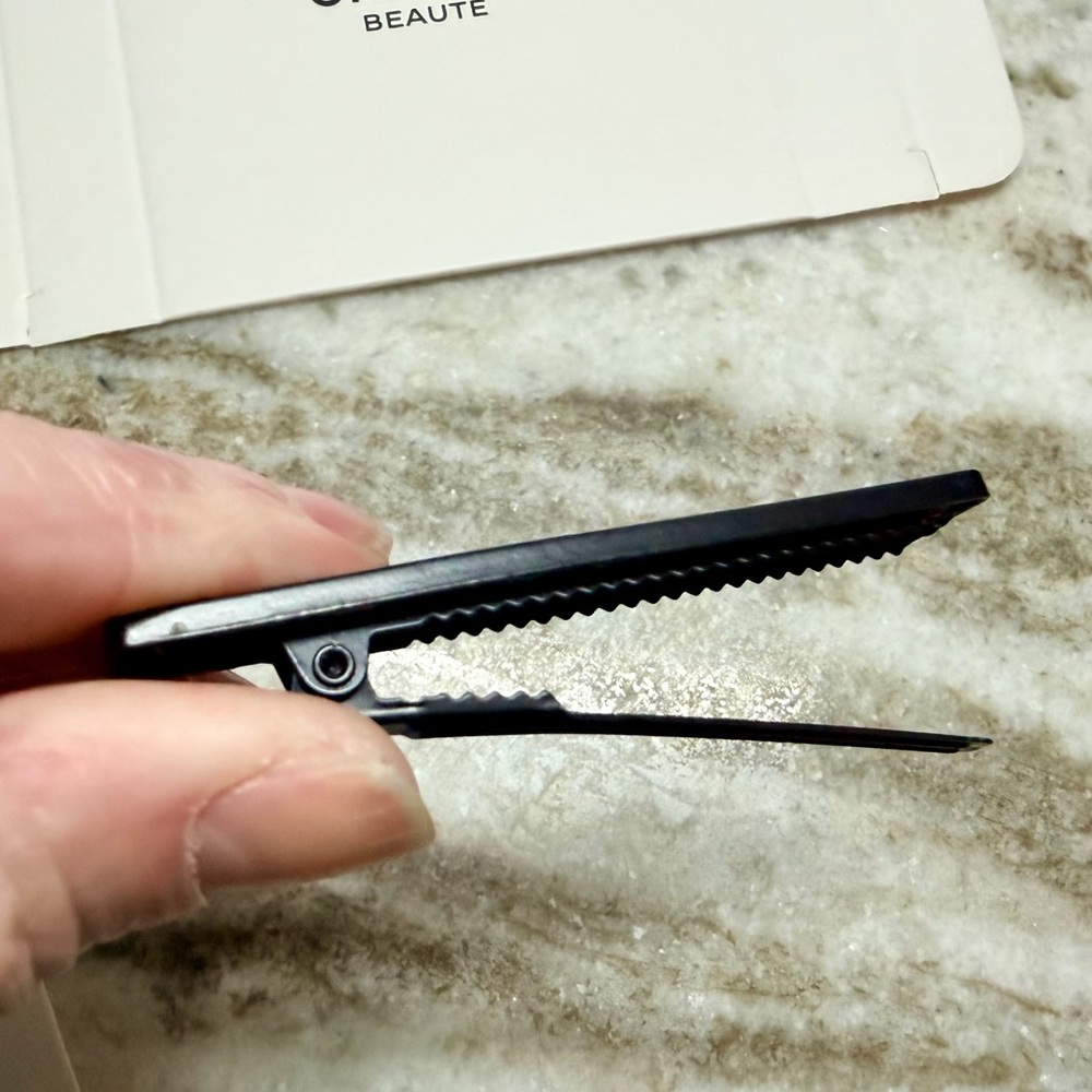 Chanel Black Rhinestone Barrettes set of two. New in SEALED Bag & BEAUTE Box GWP - Picture 6 of 7